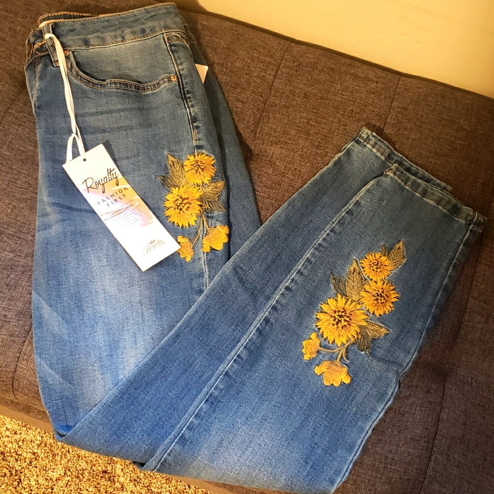 Royalty for me, mid rise embroidered jeans, size 4